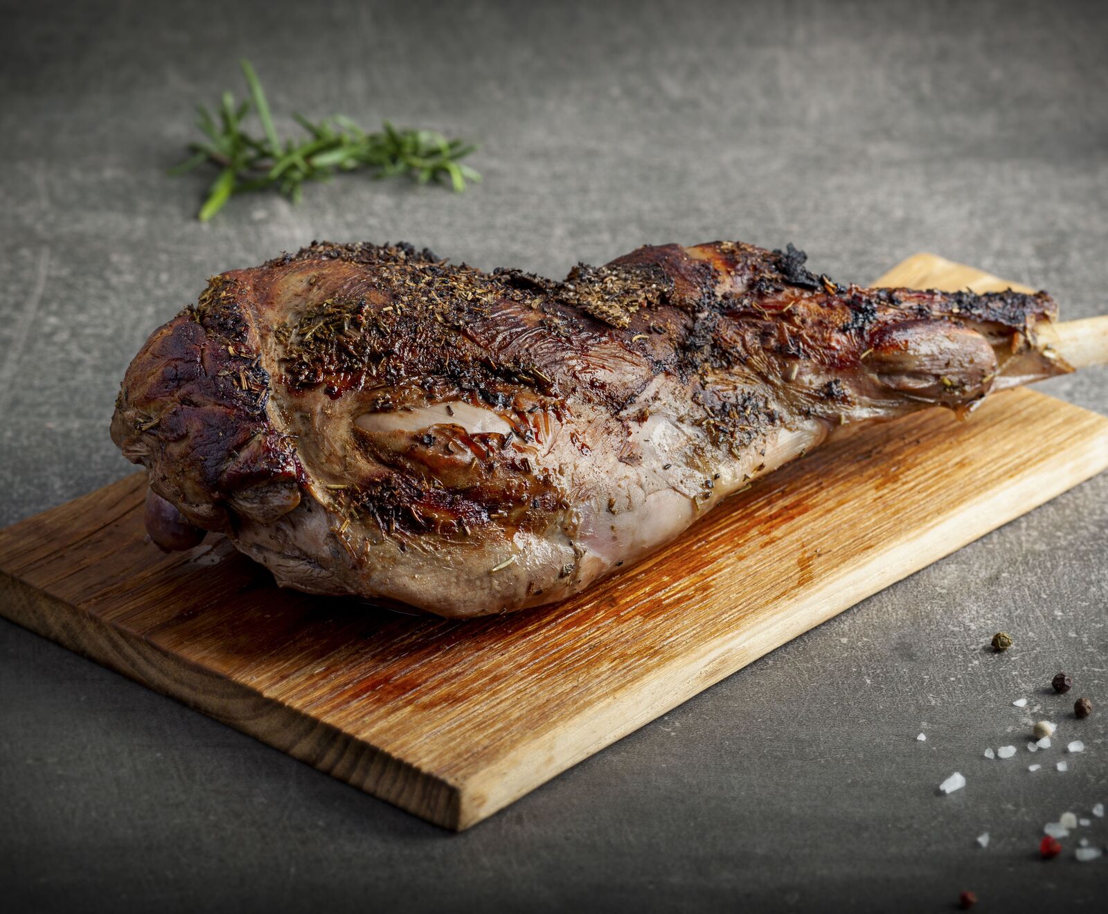 Deutsche Wildschweinkeule m. Knochen