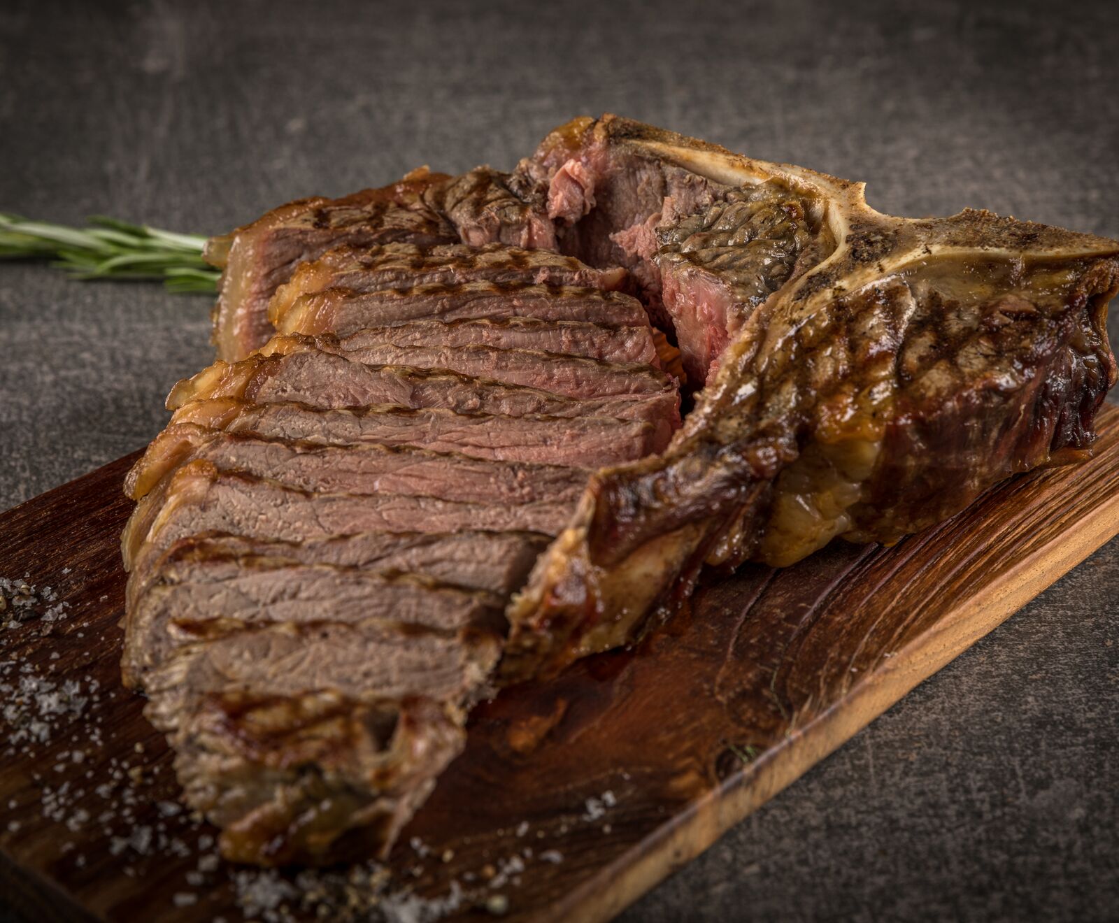 Deutsche Simmentaler Färse Dry Aged T-Bone Steak